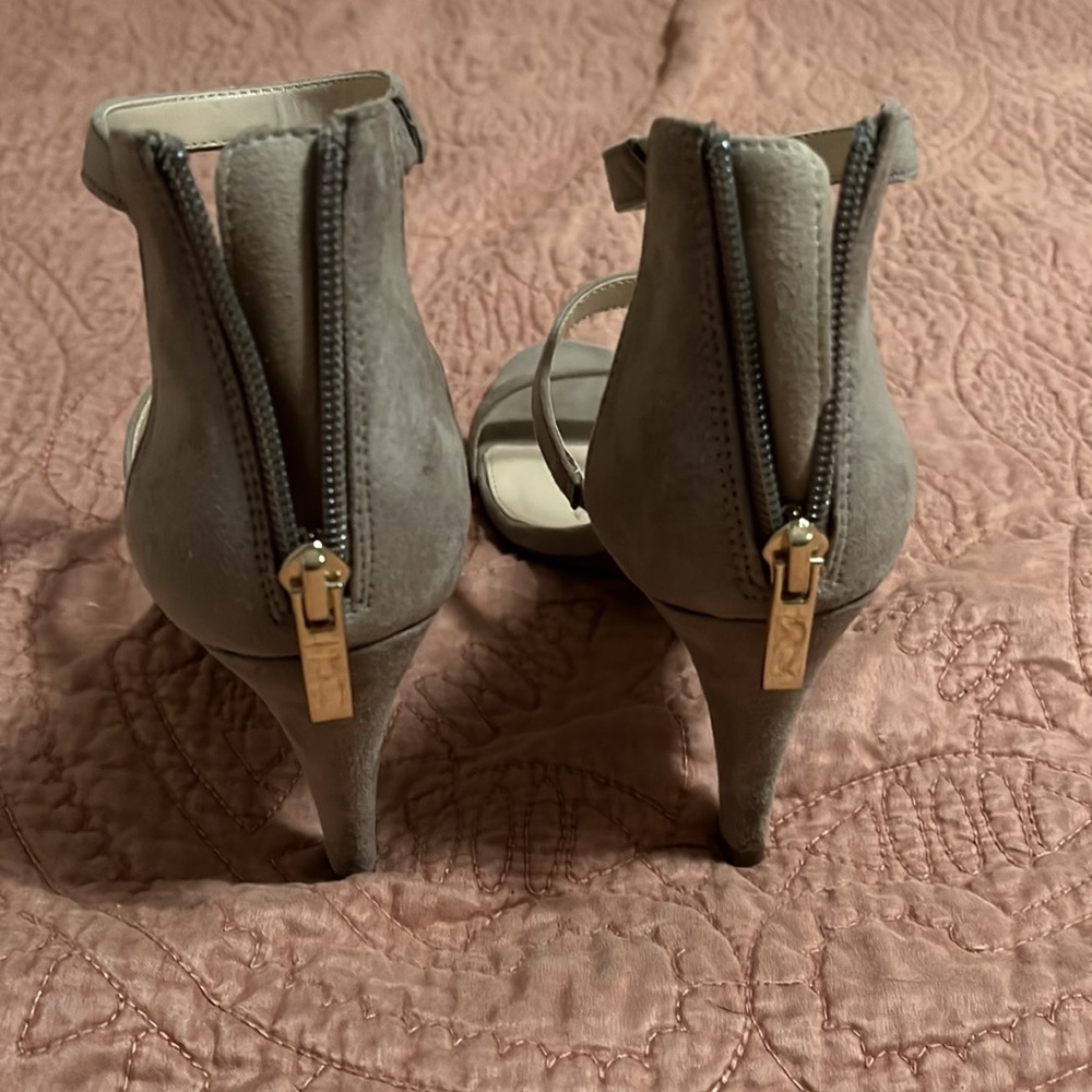 Heels - Picture 4 of 8